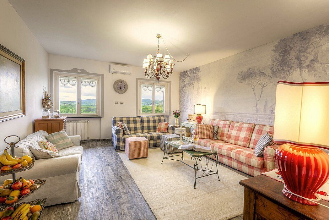 Villa Bruma: A Welcoming Two-story Apartment That Is Part Of A Villa Surrounded By Meadows And By Green Hills, With Free Wi-fi. - San Gimignano