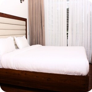 2 chambres, fer et planche à repasser, Wi-Fi, draps fournis