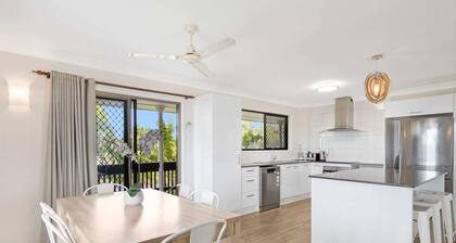 Spacious 3-Bed Home with Balcony in Hervey Bay
