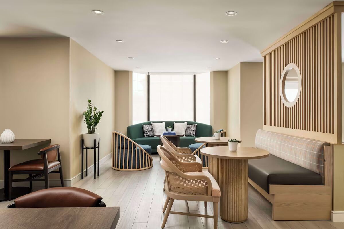 Your Home Away From Home - Indoor Pool, Bbq Grill, And Complimentary Breakfast - Toronto