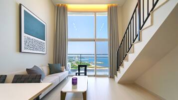 Ropa de cama de alta calidad y escritorio