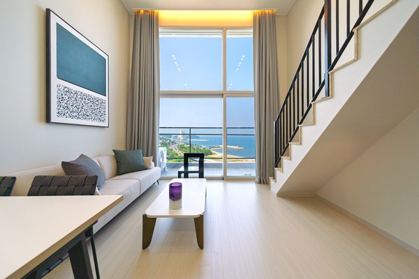 Marina Grand Loft | Premium bedding, desk, laptop workspace, blackout drapes