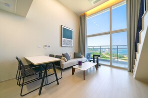 Living area - DIAMER Sokcho Hotel by AnookStay (Yangyang)