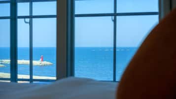 Premier Suite B | Premium bedding, desk, laptop workspace, blackout drapes
