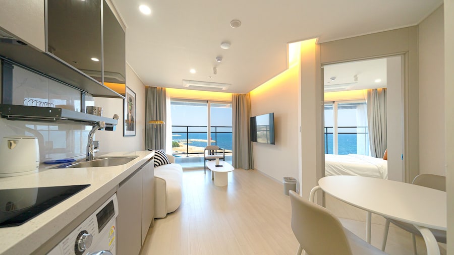 DIAMER Sokcho Hotel by AnookStay