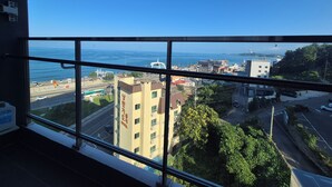 Standard Room with Partial Ocean View | Balcon