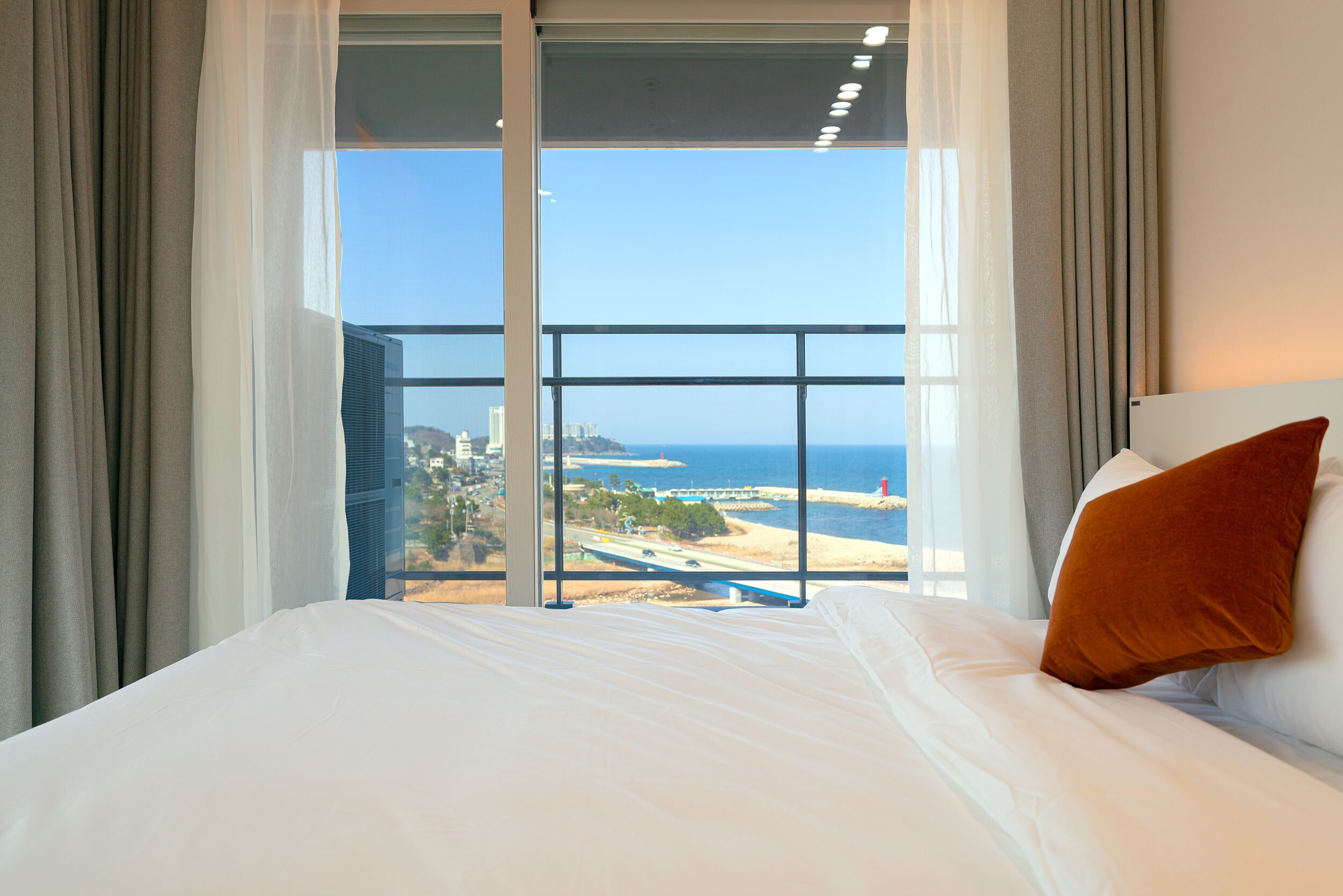 Premier Suite A | Premium bedding, desk, laptop workspace, blackout drapes