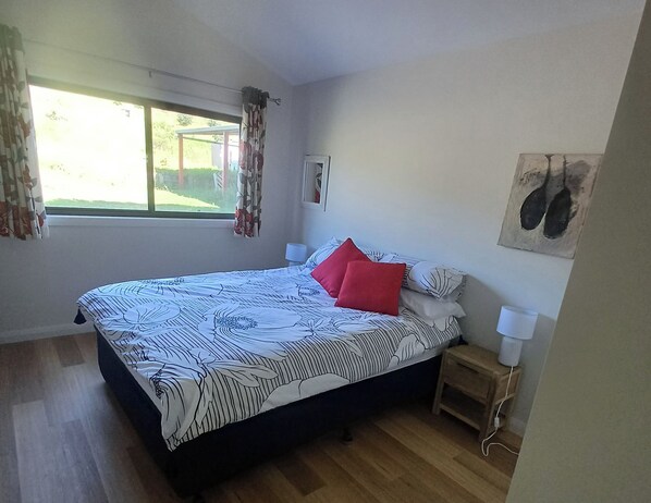 4 عدّة غرف نوم وواي فاي مجانًا وملاءات أسرّة