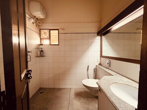 タオル、石鹸、トイレットペーパー