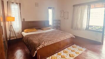 1 habitación, tabla de planchar con plancha y wifi