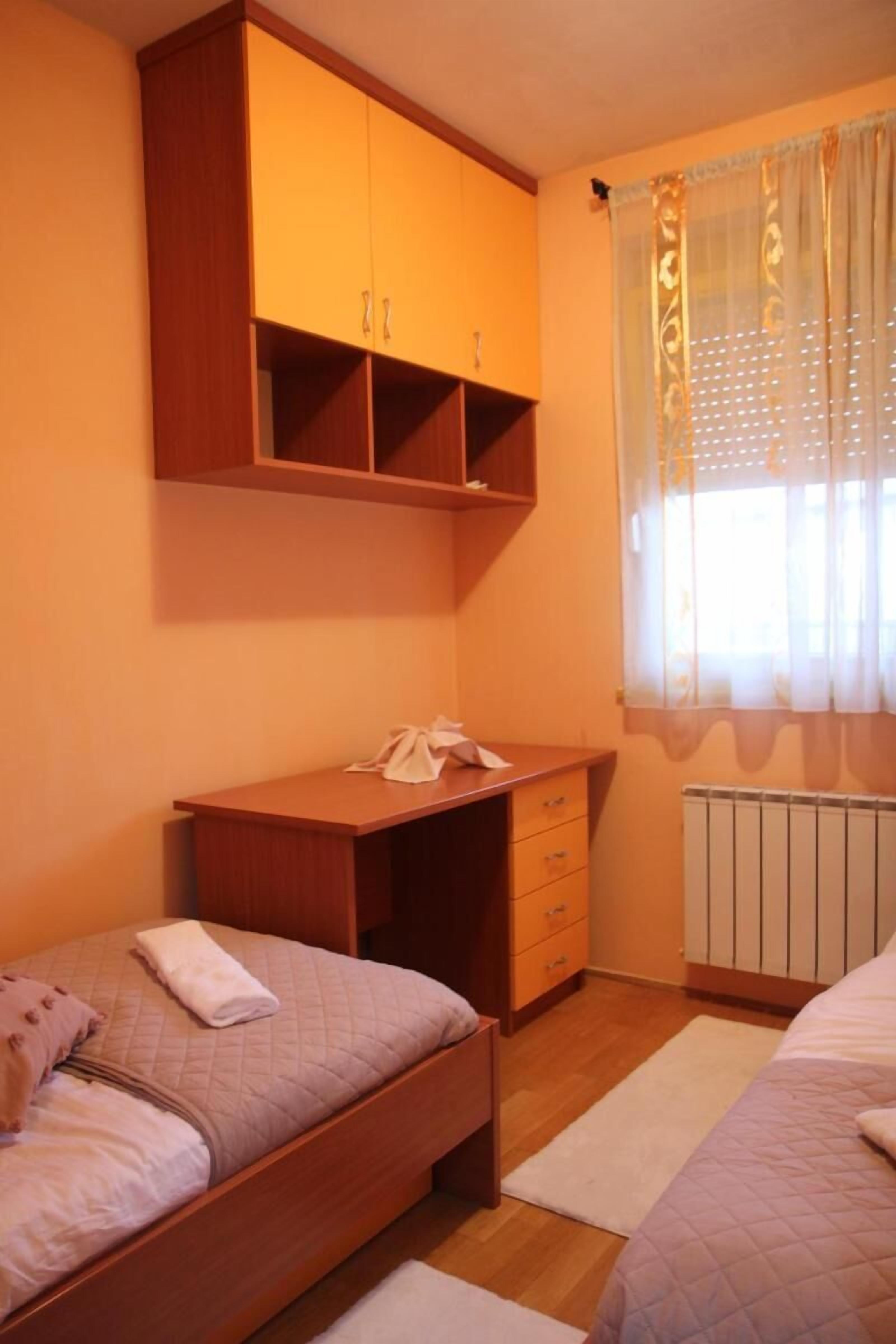 2 chambres, fer et planche à repasser, accès Internet, draps fournis