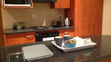 Microwave, oven, dishwasher, coffee/tea maker