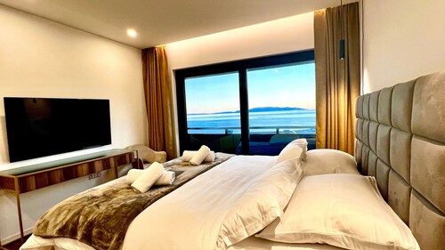 Villa Palazzo Blue by Villas Guide