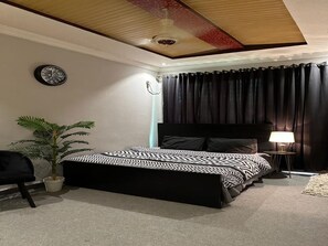 5 bedrooms, iron/ironing board, WiFi