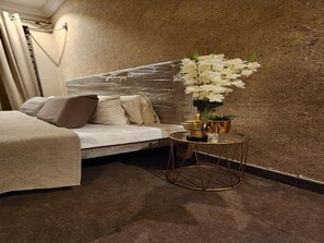 5 bedrooms, iron/ironing board, WiFi