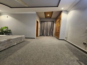 5 camere, ferro/asse da stiro, Wi-Fi