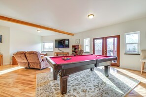 TV - Panoramic Mtn Views: 5-Acre Escape in Palmer! (Palmer)