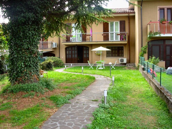 Dormitorio condiviso, 1 camera da letto, fumatori, balcone | Giardino