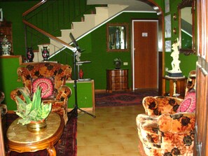 Shared Dormitory, 1 Bedroom, Smoking, Balcony | Living room | Books