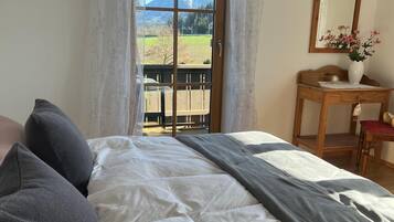 3 bedrooms, bed sheets