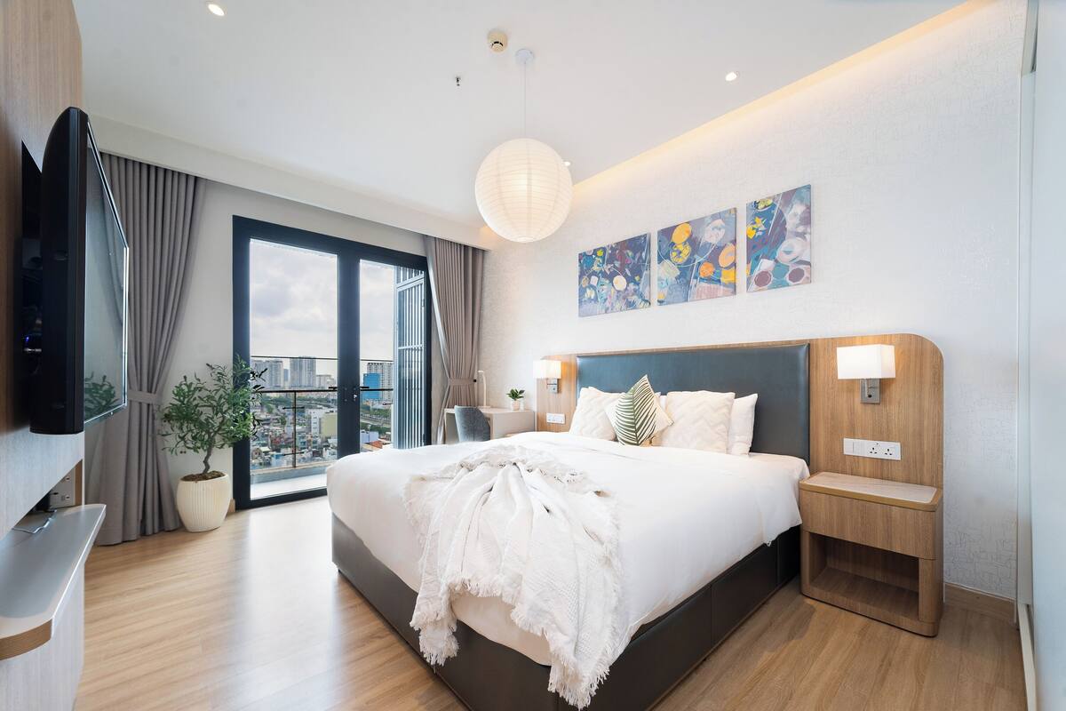 Căn hộ Deluxe, 3 phòng ngủ, quang cảnh thành phố | Bộ đồ giường cao cấp, két bảo mật tại phòng, bàn 