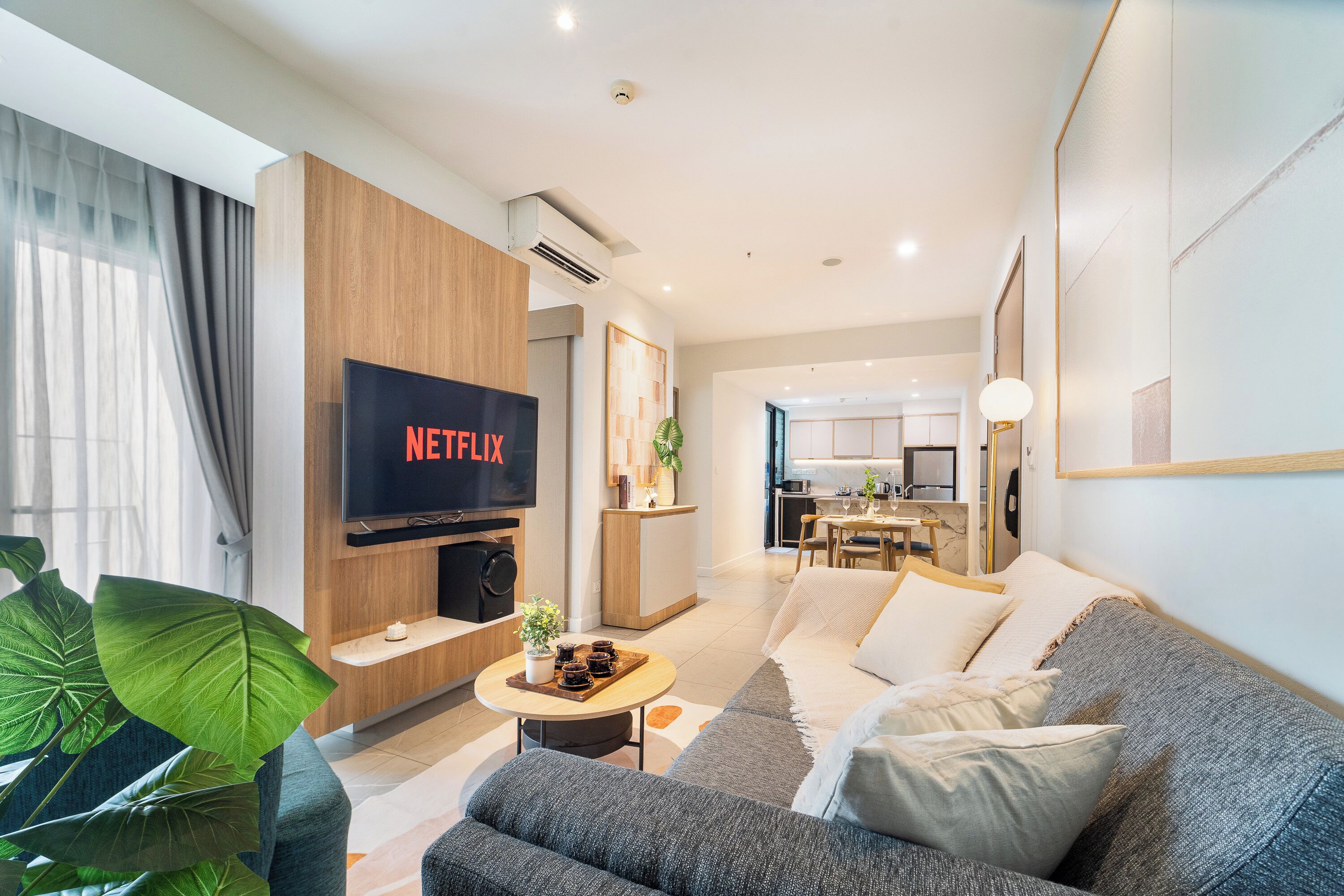 Departamento Confort, 2 habitaciones, vista al patio | Área de sala de estar | Smart TV 