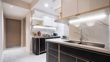 Apartament Deluxe, 3 dormitoris, vistes al llac | Cuina privada | Frigorífic gran, microones, forn i placa de cuina