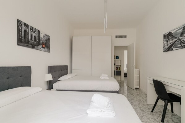 2 bedrooms, iron/ironing board, Internet, bed sheets