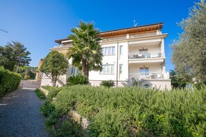 2 bedrooms - La Maison Fleurie Appartamento Glicine (Desenzano del Garda)