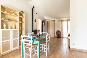 Dining - GuestHost - At Grandma Lella's House - Private Garden & Parking (Vezzano Ligure)