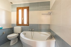 Douche, sĂšche-cheveux, bidet