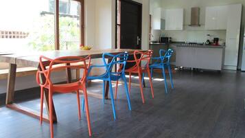 Departamento, 3 habitaciones, con acceso para personas discapacitadas, balcón | Restaurantes
