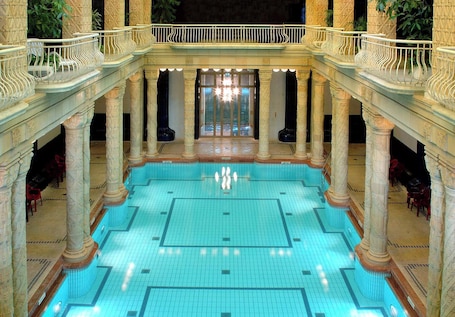 Pool. Charming 1-bedroom apartment with panorama in Budapest on Gellért Hill