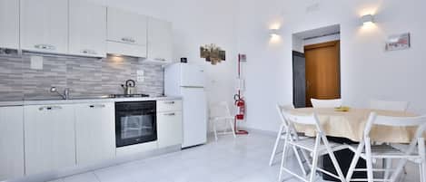 Fridge, oven, toaster, cookware/dishes/utensils