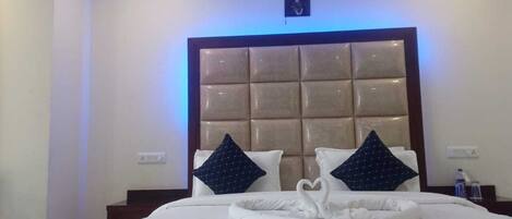 Desk, laptop workspace, free WiFi