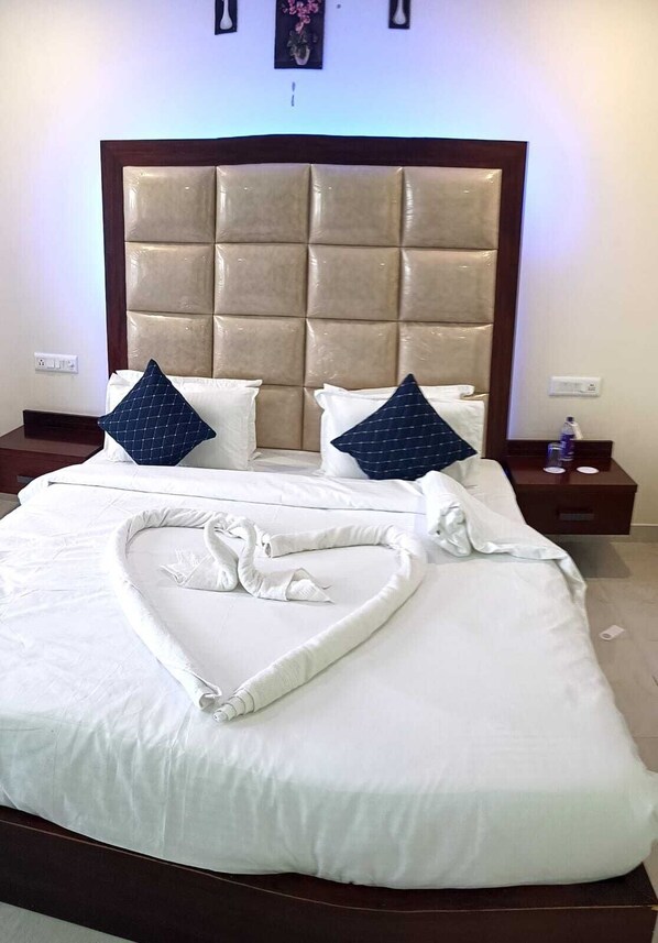 Desk, laptop workspace, free WiFi