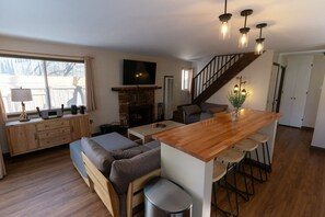 Living area - Charming Blue Cabin with Spa & Karaoke - Unforgettable Family Getaway! (Big Bear)