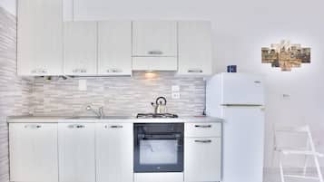 Réfrigérateur, four, plaque de cuisson