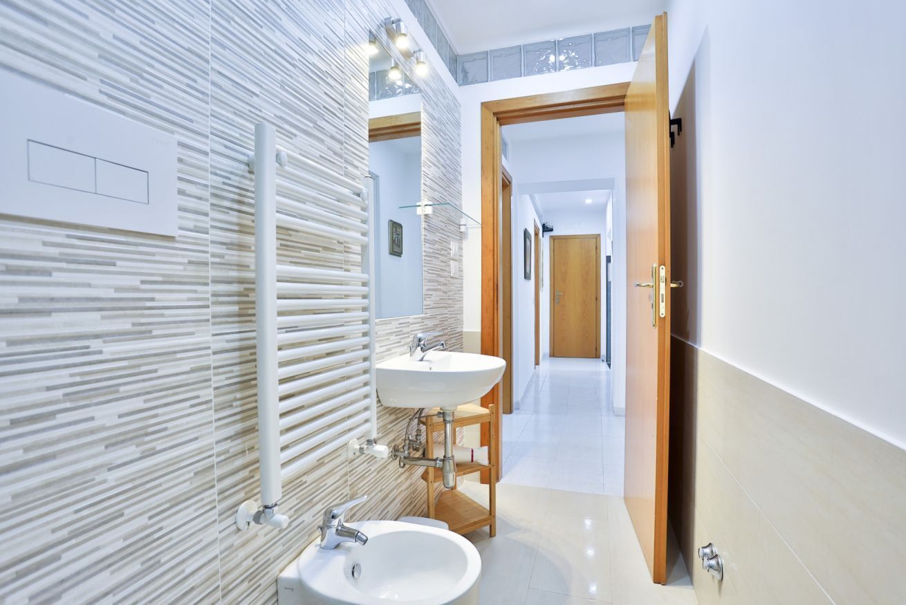 Dusche, Haartrockner, Bidet, Handtücher