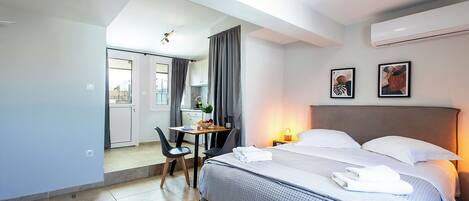 1 chambre, coffres-forts dans les chambres, fer et planche à repasser