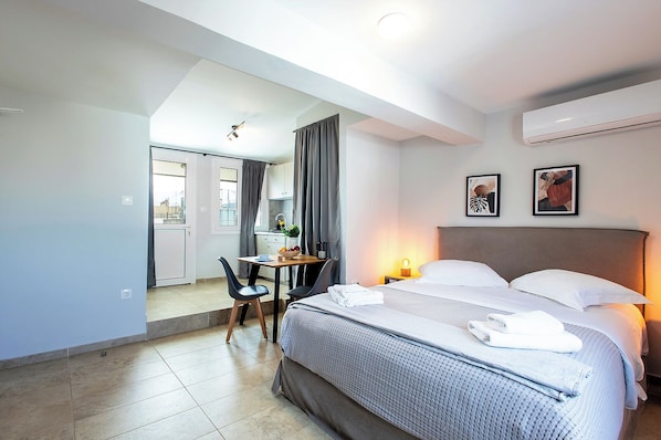 1 chambre, coffres-forts dans les chambres, fer et planche à repasser