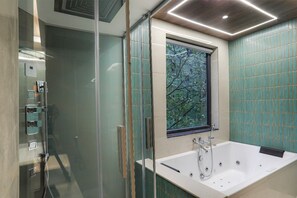 Luxury Room | Free WiFi