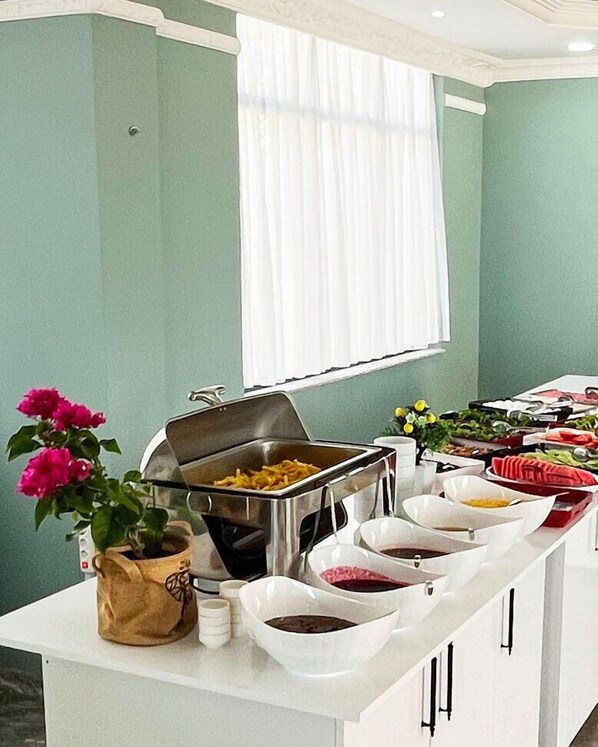 Free daily buffet breakfast 