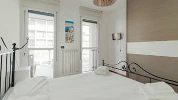 2 bedrooms, desk, iron/ironing board, WiFi