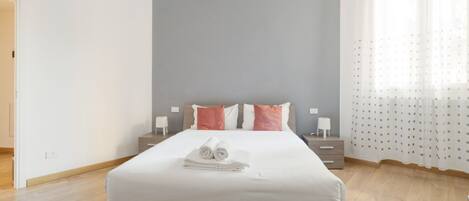 2 chambres, fer et planche Ă repasser, Wi-Fi, draps fournis