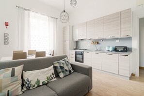 TV - Modern & Cozy Apartment in Milan x4 (Milano)