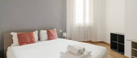 1 slaapkamer, een strijkplank/strijkijzer, wifi, beddengoed