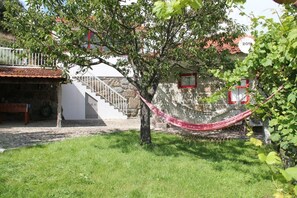 House, 4 Bedrooms, Smoking, Balcony | Garden