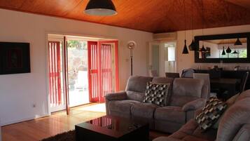House, 4 Bedrooms, Smoking, Balcony | Living room