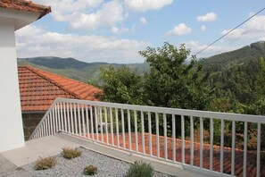 Maison, 4 chambres, fumeurs, balcon | Balcon
